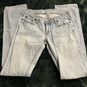Bullhead light wash jeans. Size 3L